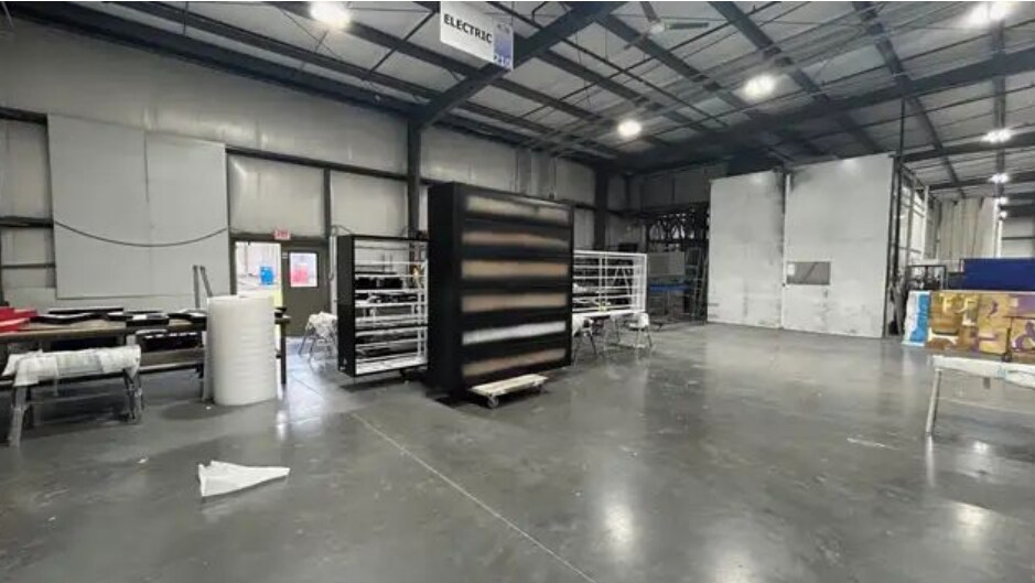 More Photos Of 4302 Security Pky, New Albany Manufacturing For Lease