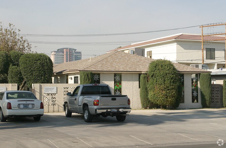 More Photos Of 618-620 S 11th St, Las Vegas Office For Sale