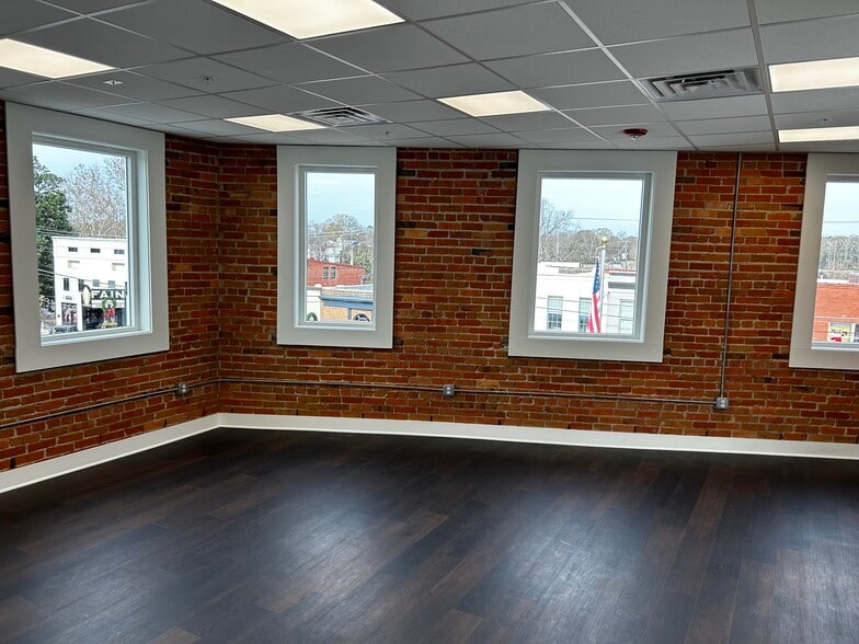 More Photos Of 110 E Bridge St, Wetumpka General Retail For Sale