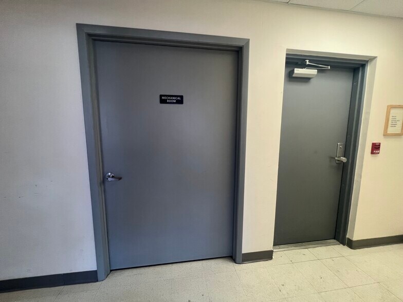 More Photos Of 420 Tamiami Trl S, Venice Medical For Sale