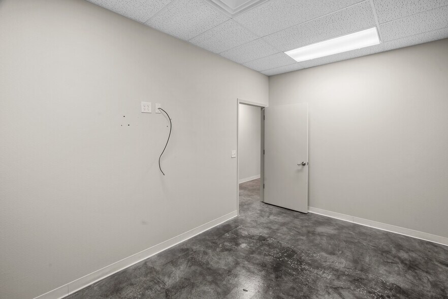 More Photos Of 2000 Lomaland Dr, El Paso Storefront Retail Office For Lease