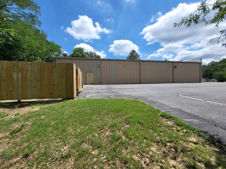 More Photos Of 13199 Greenboro Road, Greensboro Freestanding For Sale
