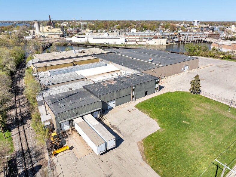 More Photos Of 206 Garfield Ave, Menasha Manufacturing For Sale