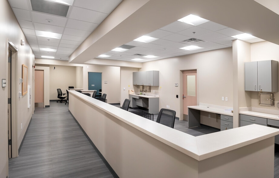 More Photos Of 4405 Allisonville Rd, Indianapolis Medical For Sale