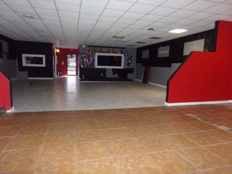 More Photos Of 565-595 Garden Walk Blvd, Atlanta Freestanding For Lease