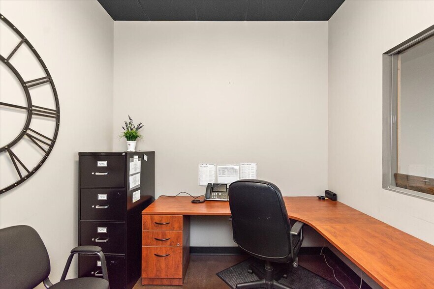 More Photos Of 923 Nashville Pike, Gallatin Storefront Retail Office For Lease