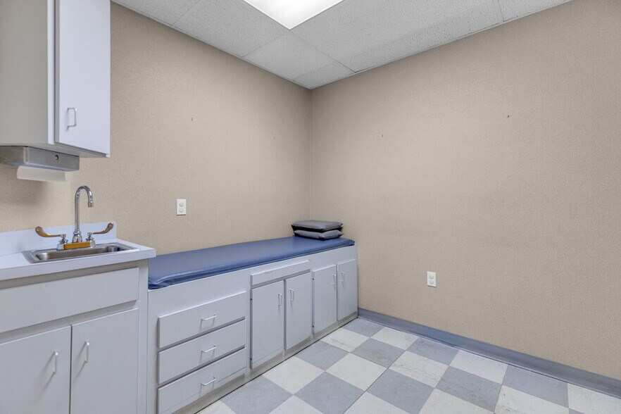 More Photos Of 60 Westwood Ave, Waterbury Medical For Sale
