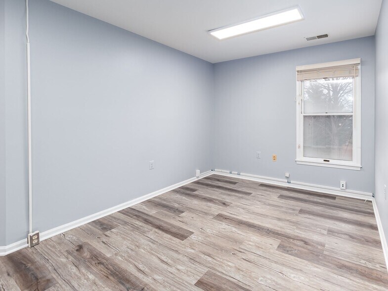 More Photos Of 10520 Warwick Ave, Fairfax Medical For Sale