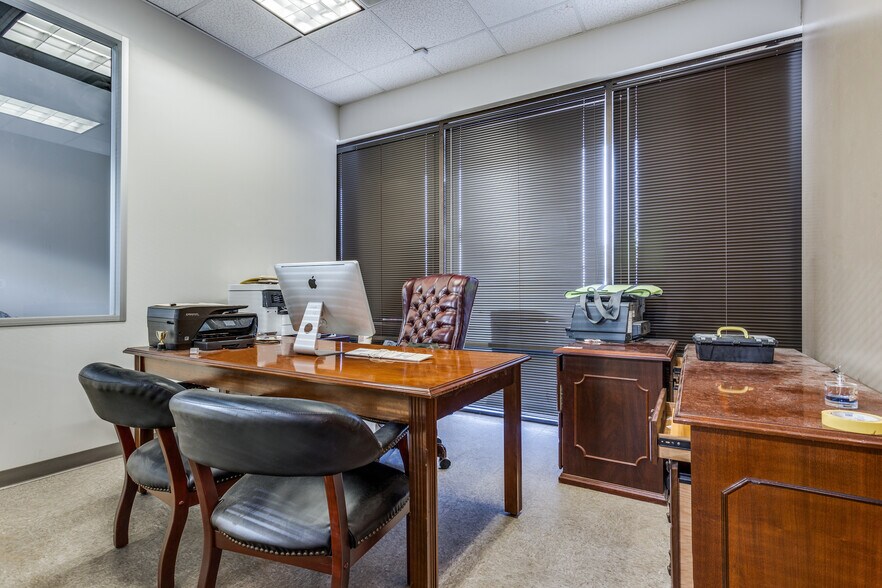 More Photos Of 1910 Pendleton Dr, Garland Flex For Lease