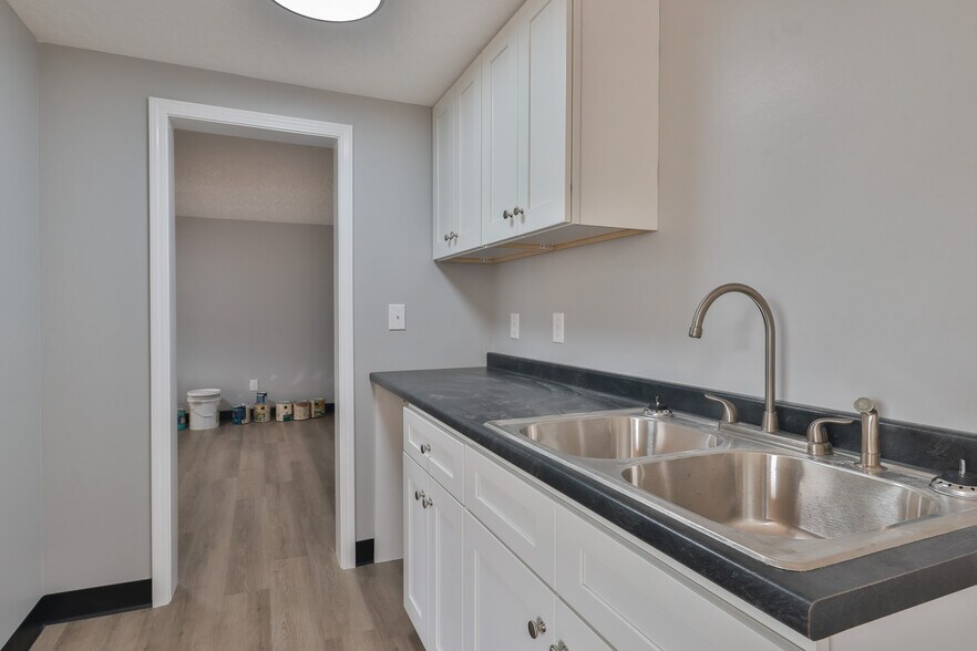 More Photos Of 551 Elm St, Martin Hotel For Sale