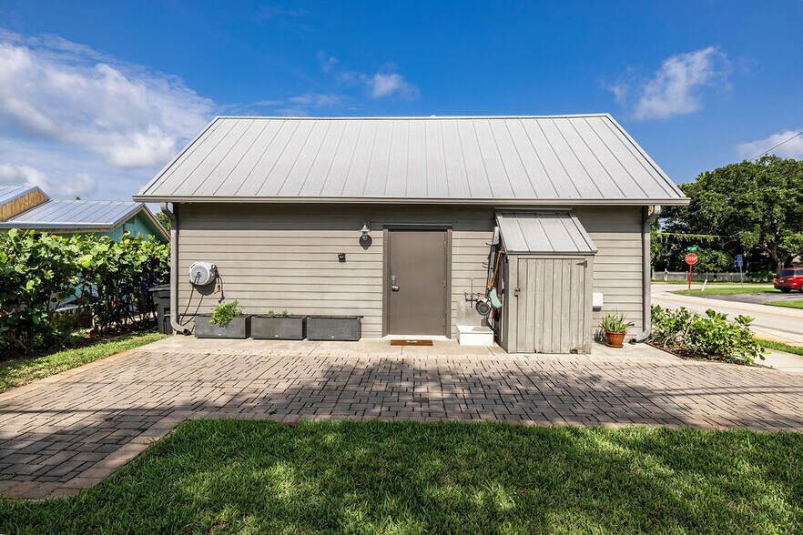 More Photos Of 1766 14th Ave, Vero Beach Restaurant For Sale