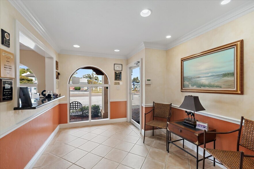 More Photos Of 2072-2074 Constitution Blvd, Sarasota Office For Sale