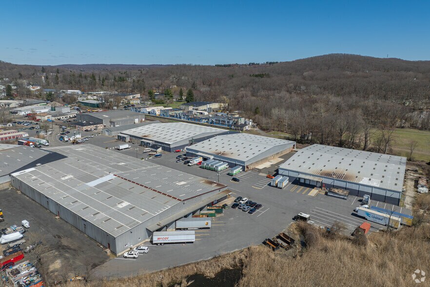 More Photos Of 32 Henry St, Bethel Warehouse For Lease
