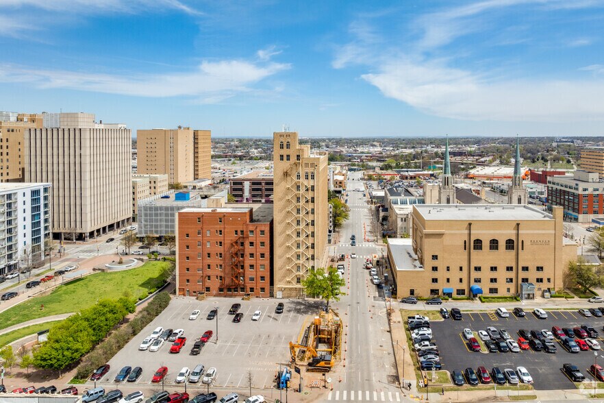 More Photos Of 624 S Boston Ave, Tulsa Office For Sale