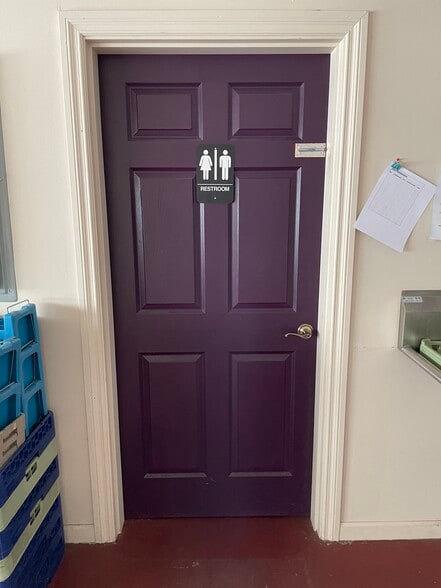 More Photos Of 1645 NE Lytle St, Bend Warehouse For Lease