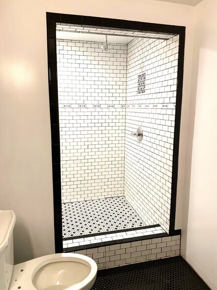 More Photos Of 607 W Whittier Blvd, Montebello Storefront For Sale