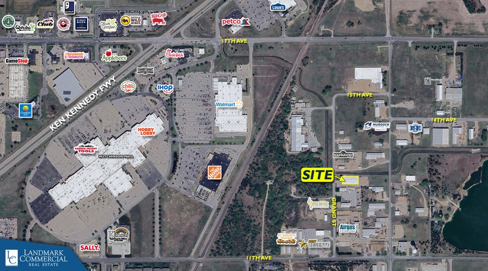 More Photos Of 1302 N Grand St, Hutchinson Flex For Lease