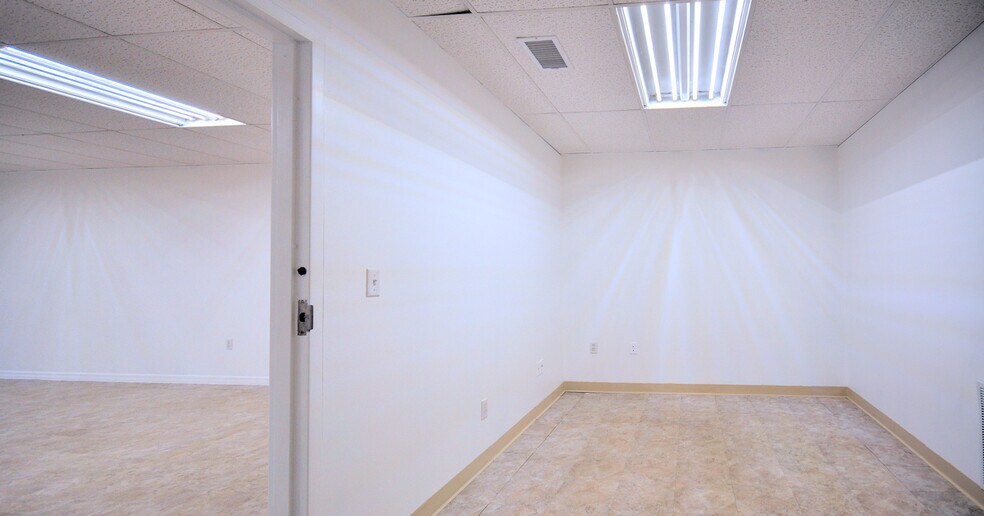 More Photos Of 2201 S French Ave, Sanford Storefront Retail Office For Lease