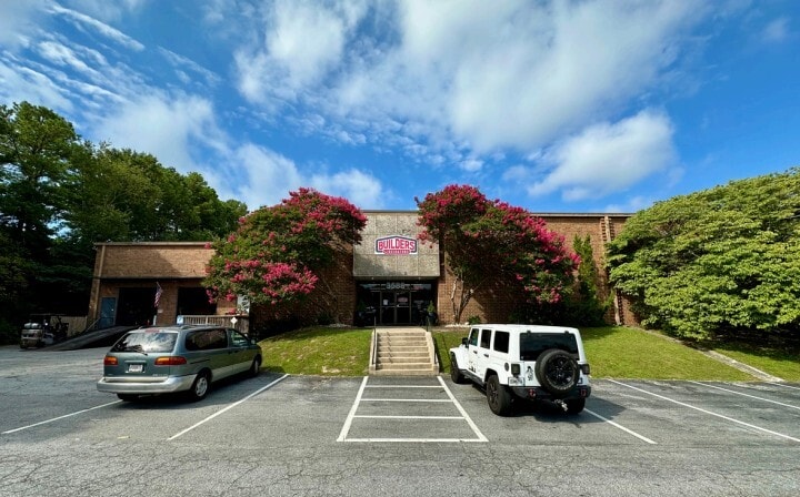 Primary Photo Of 3580-3588 Broad St, Chamblee Distribution For Sale