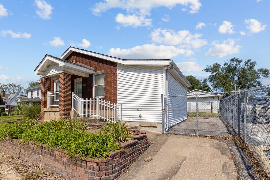 More Photos Of 7807 Saint Charles Rock Rd, Saint Louis Freestanding For Sale