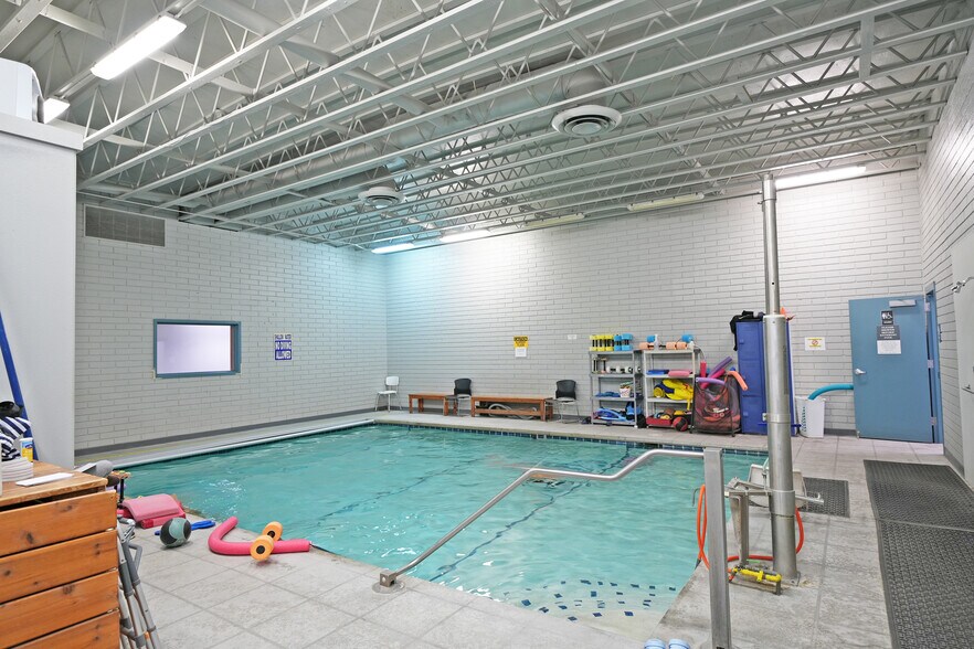 More Photos Of 1608 S 24th Ave, Yakima Movie Radio TVStudio For Sale