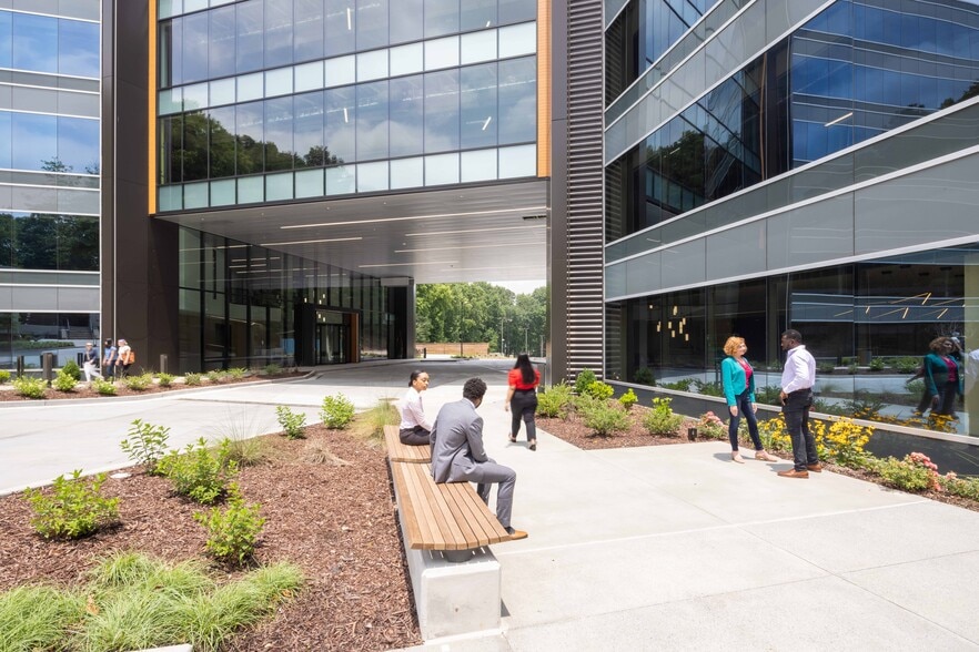 More Photos Of 5600 Glenridge Dr NE, Atlanta Office For Lease