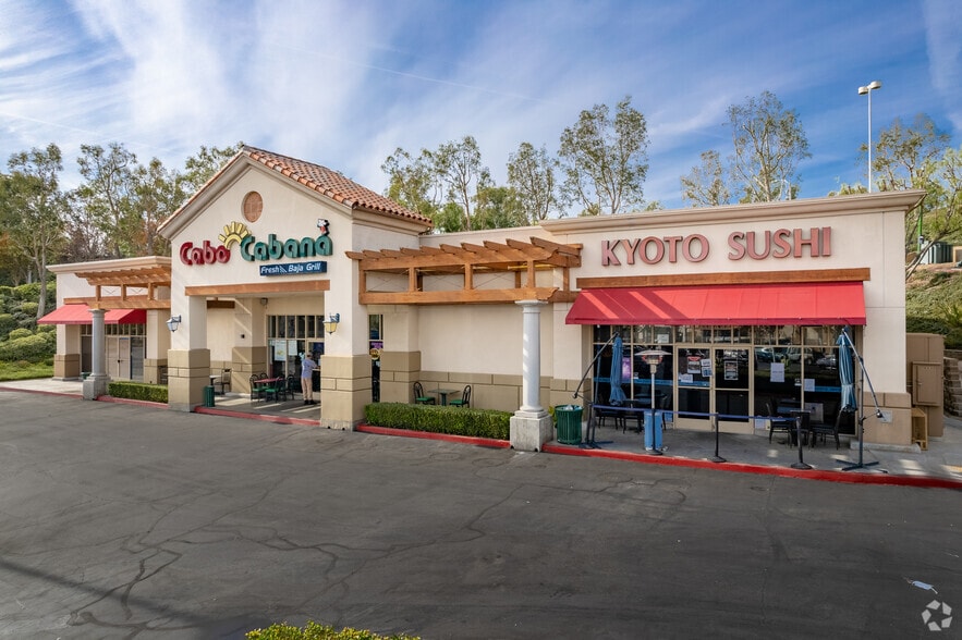 Primary Photo Of 25708-25712 The Old Rd, Valencia Restaurant For Lease