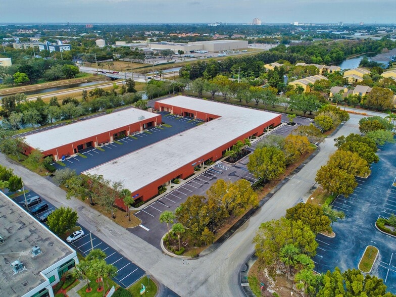 More Photos Of 2830 Winkler Ave, Fort Myers Office Residential For Lease