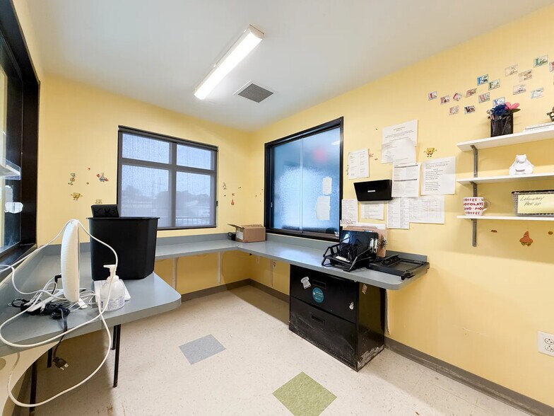 More Photos Of 3500 Kabel Dr, New Orleans Medical For Sale