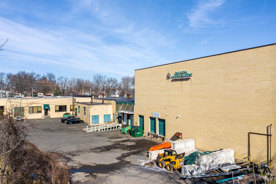 More Photos Of 2 Commerce Dr, Cranford Warehouse For Lease