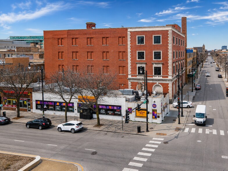 Primary Photo Of 49 E Cermak Rd, Chicago Restaurant For Lease