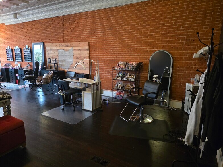 More Photos Of 105 E Mansfield St, Bucyrus General Retail For Sale