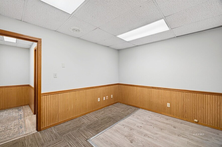 More Photos Of 975 5th St, Elko Office For Lease