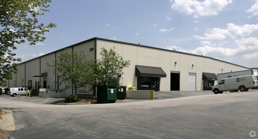 More Photos Of 3216 Spottswood St, Raleigh Warehouse For Lease