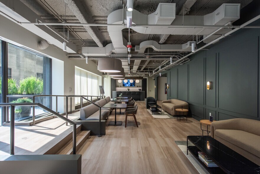 More Photos Of 33 N Dearborn St, Chicago Office For Lease