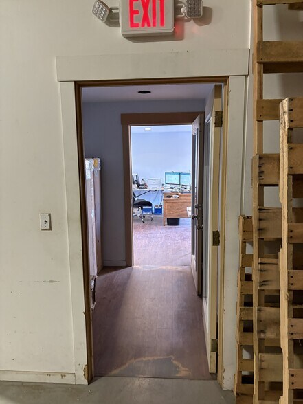 More Photos Of 1000 E Industrial Park Dr, Manchester Service For Lease