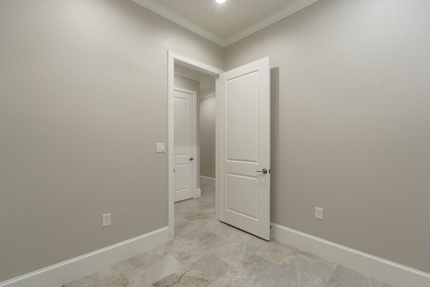 More Photos Of 12414 Spring Cypress Rd, Tomball Medical For Sale