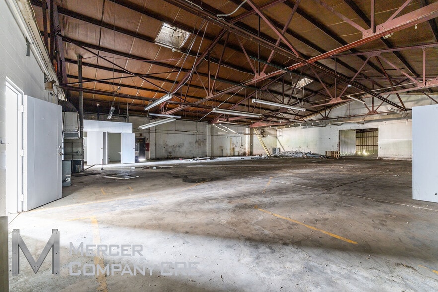 More Photos Of 920 W Skelly Dr, Tulsa Manufacturing For Sale