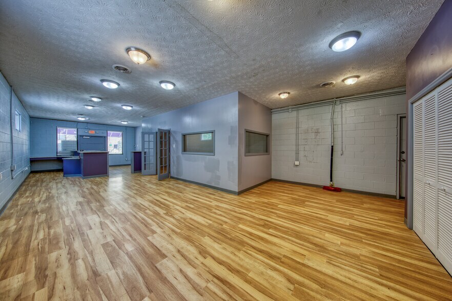 More Photos Of 5403 Western Ave, Knoxville Freestanding For Lease