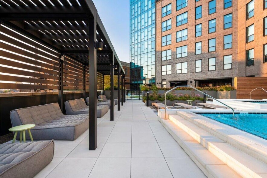 More Photos Of 730 N Milwaukee Ave, Chicago Apartments For Lease