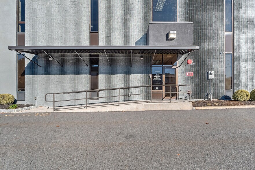 More Photos Of 490 N Main St, Pittston Medical For Lease