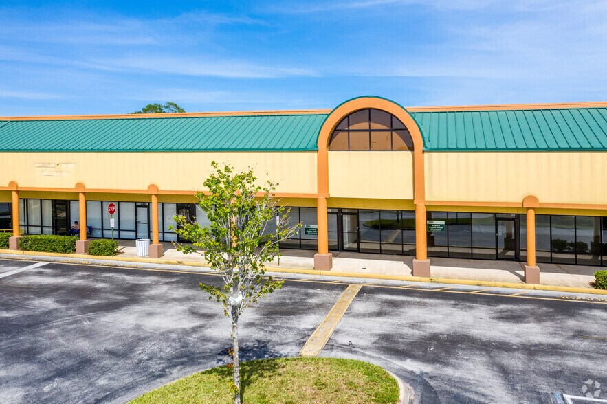 More Photos Of 204-298 E Semoran Blvd, Casselberry General Retail For Lease