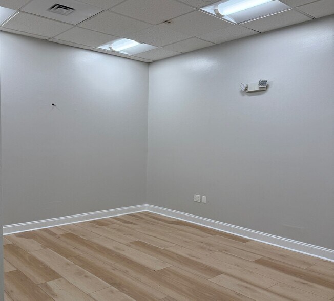 More Photos Of 2500 Edwards Dr, Fort Myers Apartments For Lease