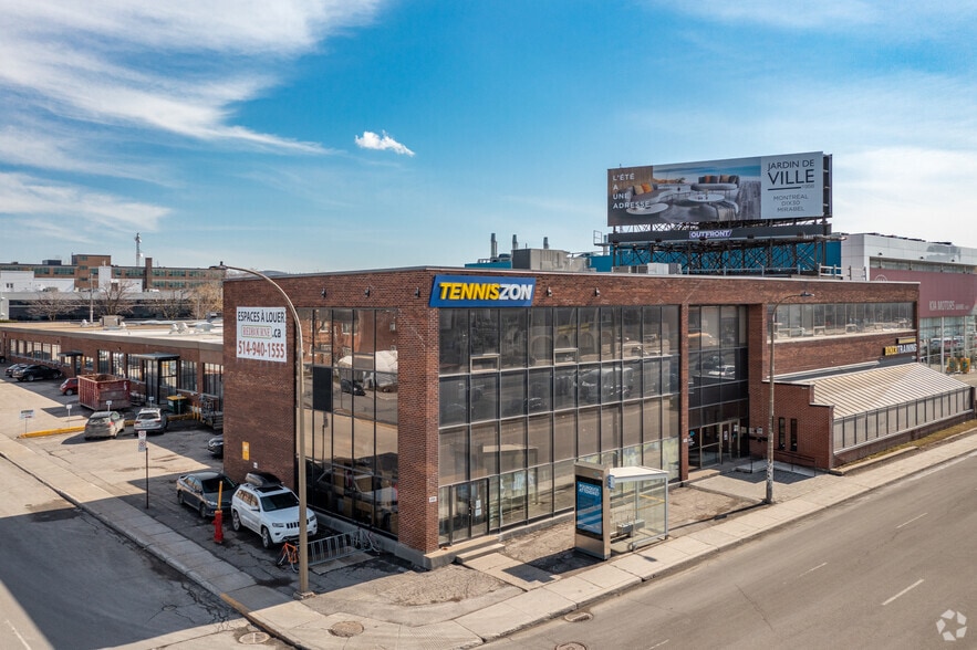 Primary Photo Of 200-220 Boul Crémazie O, Montréal Office For Lease
