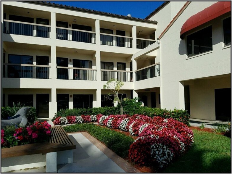 More Photos Of 801 Anchor Rode Dr, Naples Medical For Lease