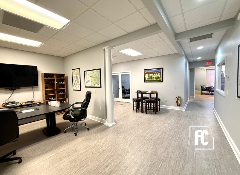 More Photos Of 609-673 SE Central Pky, Stuart Office For Sale