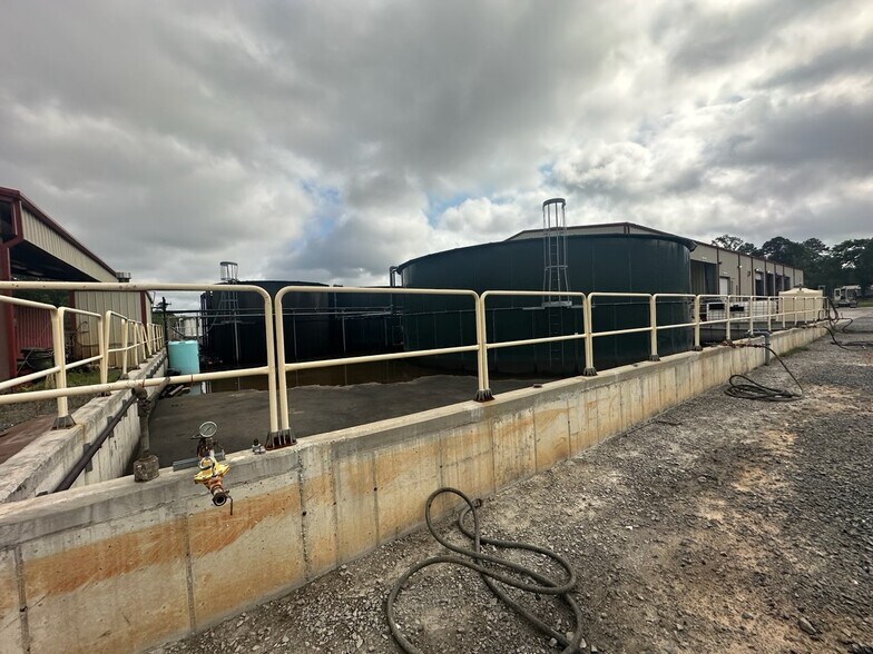 More Photos Of 1051 Aqua Dr, Haughton Distribution For Sale