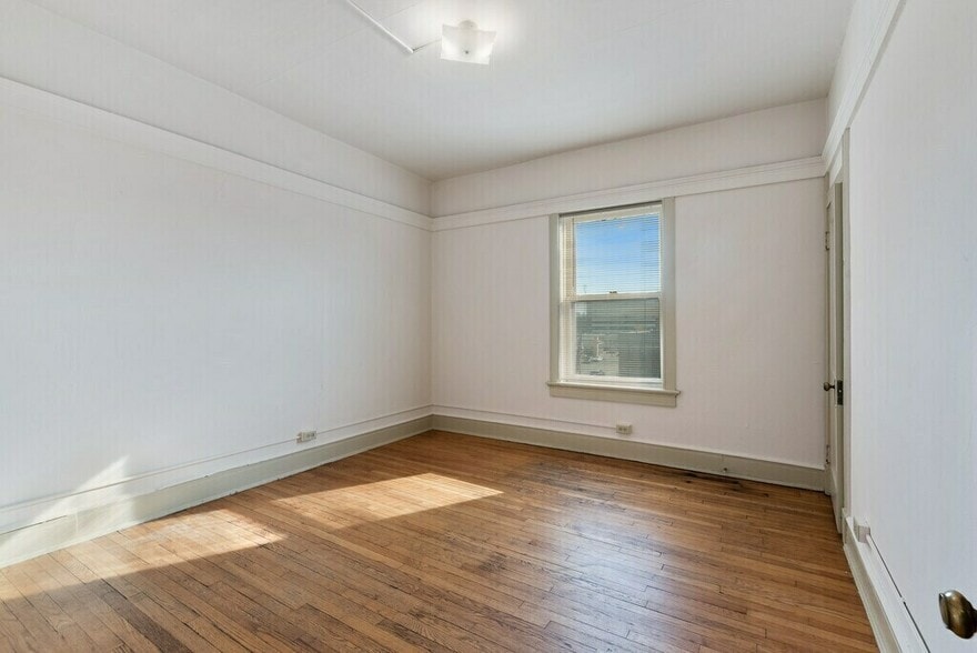 More Photos Of 2335 W Wisconsin Ave, Milwaukee Apartments For Sale