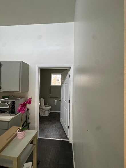 More Photos Of 3200 Sycamore Ct, Columbus Medical For Lease