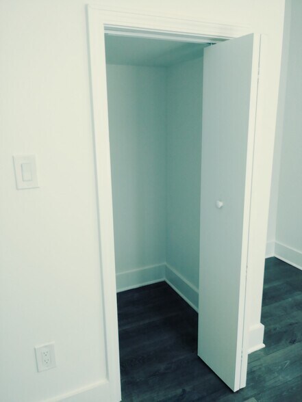 More Photos Of 1092 Sells Ave SW, Atlanta Specialty For Sale